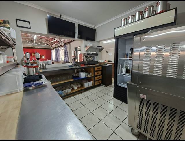250M² RESTAURANT FOR SALE IN THREE RIVERS
